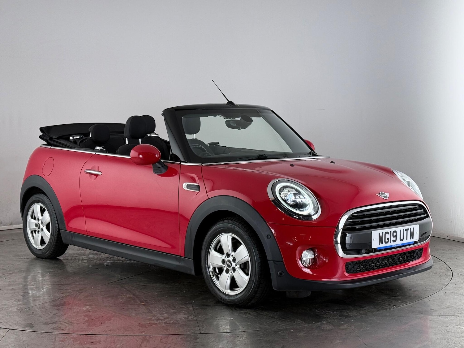 Used MINI Convertible 2019 for sale - 76899005: Photo 1