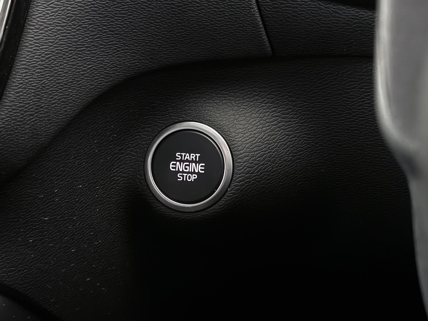 Used Volvo XC40 2024 for sale - 77182645: Photo 31