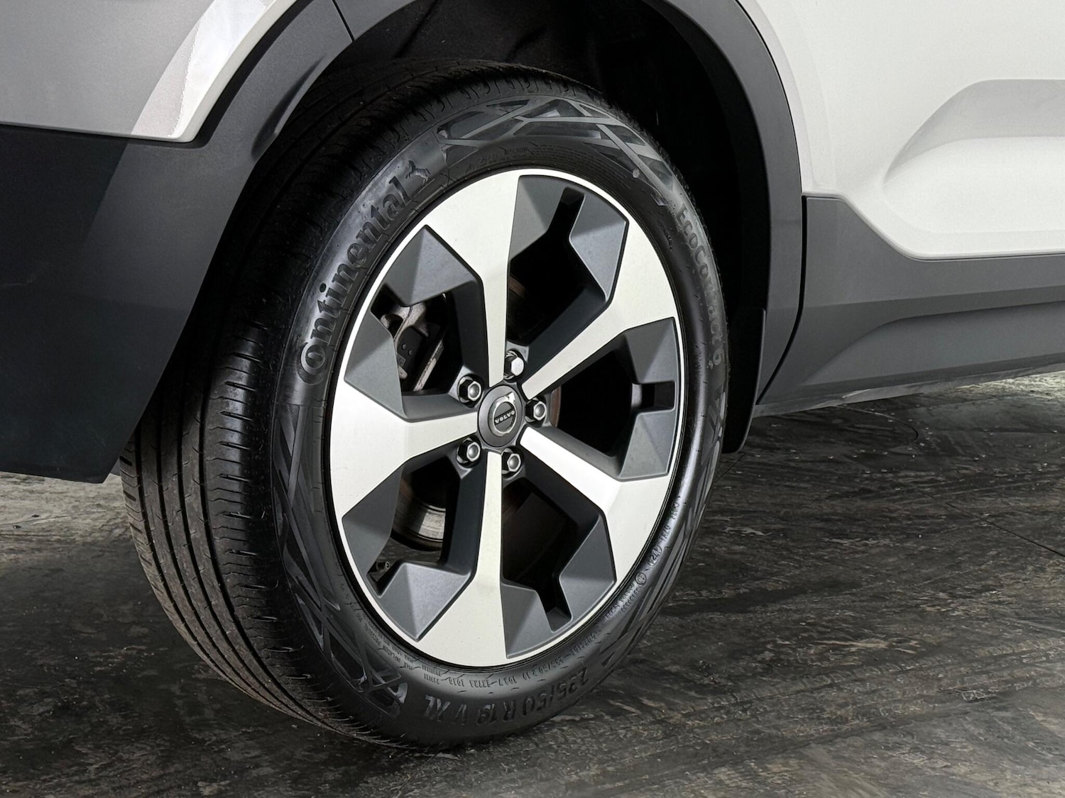 Used Volvo XC40 2024 for sale - 77182645: Photo 7