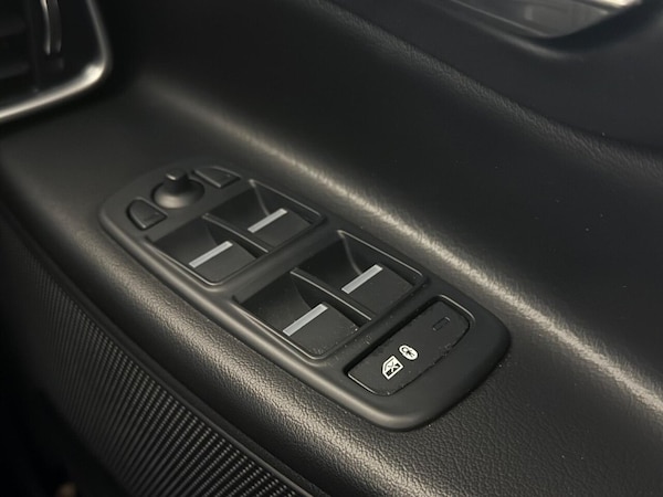 Used Jaguar XE 2019 for sale - 75777286: Photo 37