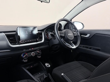Used Kia Stonic 2023 for sale - 79037386: Photo