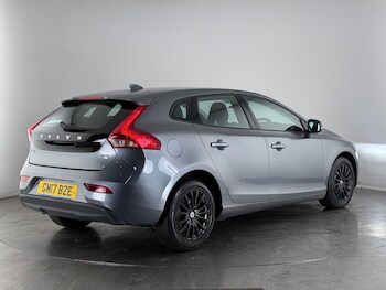 Used Volvo V40 2017 for sale - 76467471: Photo
