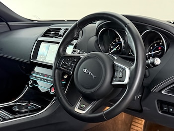 Used Jaguar XE 2019 for sale - 79202755: Photo