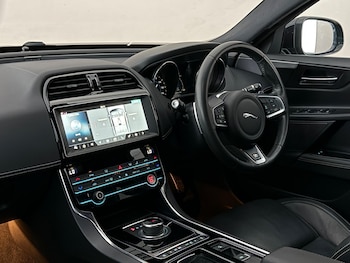 Used Jaguar XE 2019 for sale - 79202755: Photo