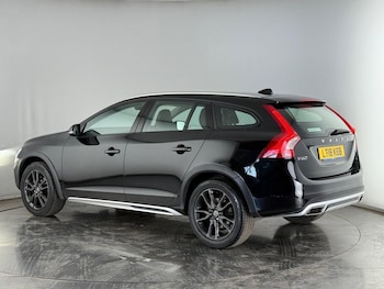 Used Volvo V60 Cross Country 2018 for sale - 75135477: Photo