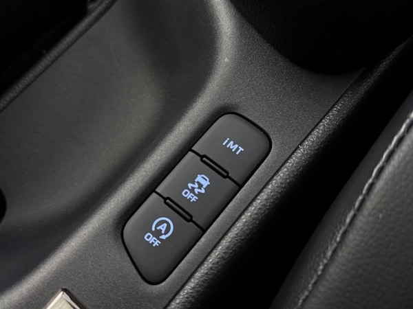 Used Toyota Yaris 2021 for sale - 76303872: Photo 43