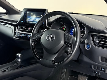 Used Toyota C-HR 2019 for sale - 79237273: Photo