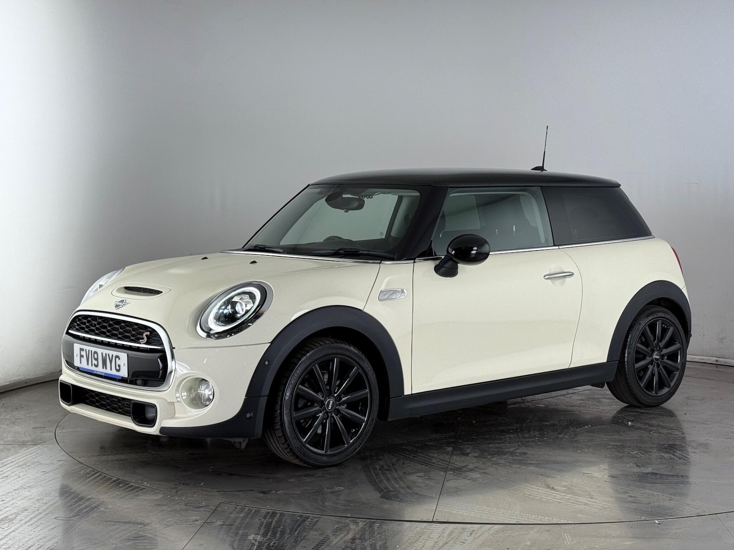 Used MINI Hatch 2019 for sale - 77216749: Photo 2