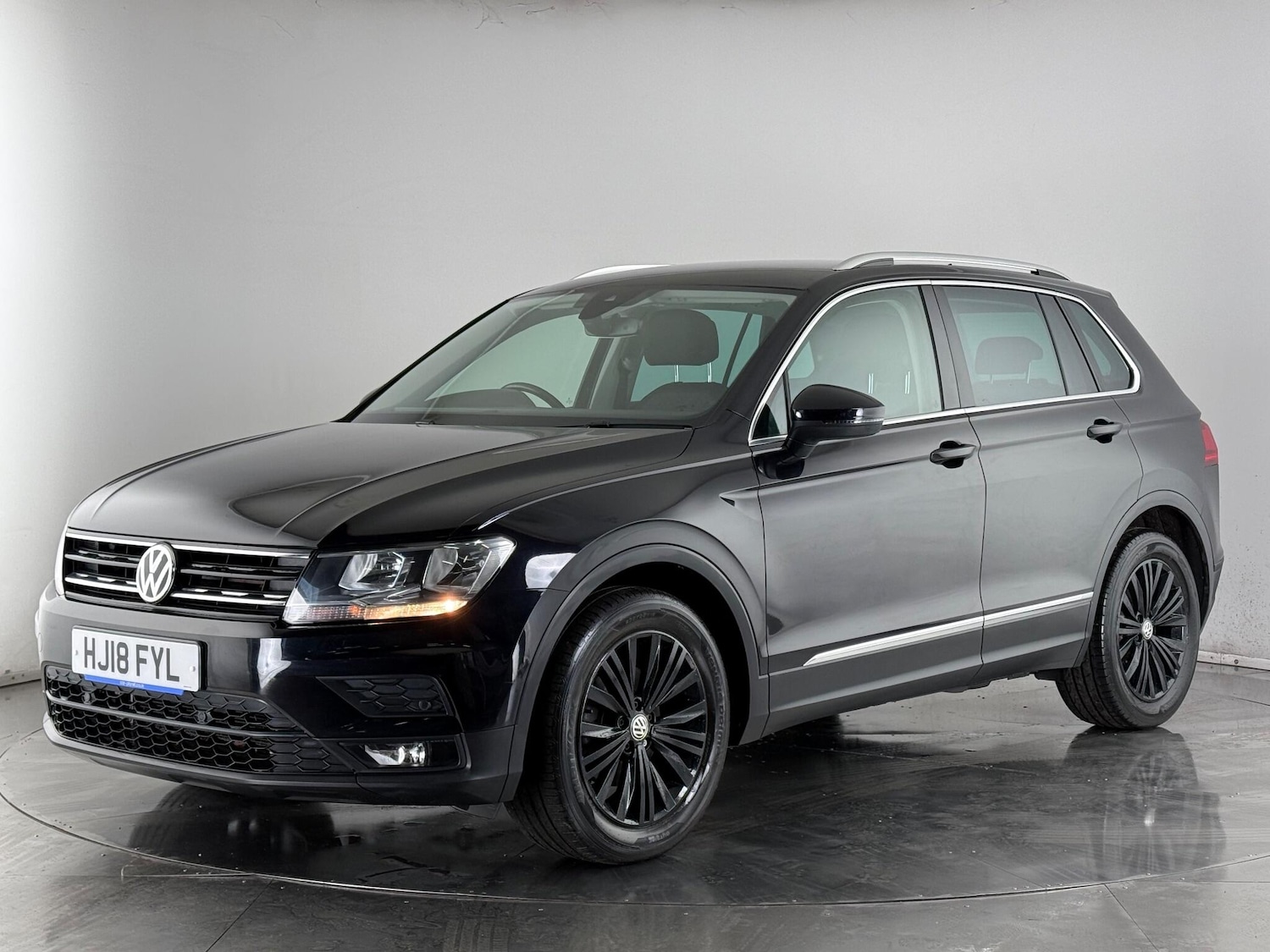 Used Volkswagen Tiguan 2018 for sale - 77247102: Photo 3