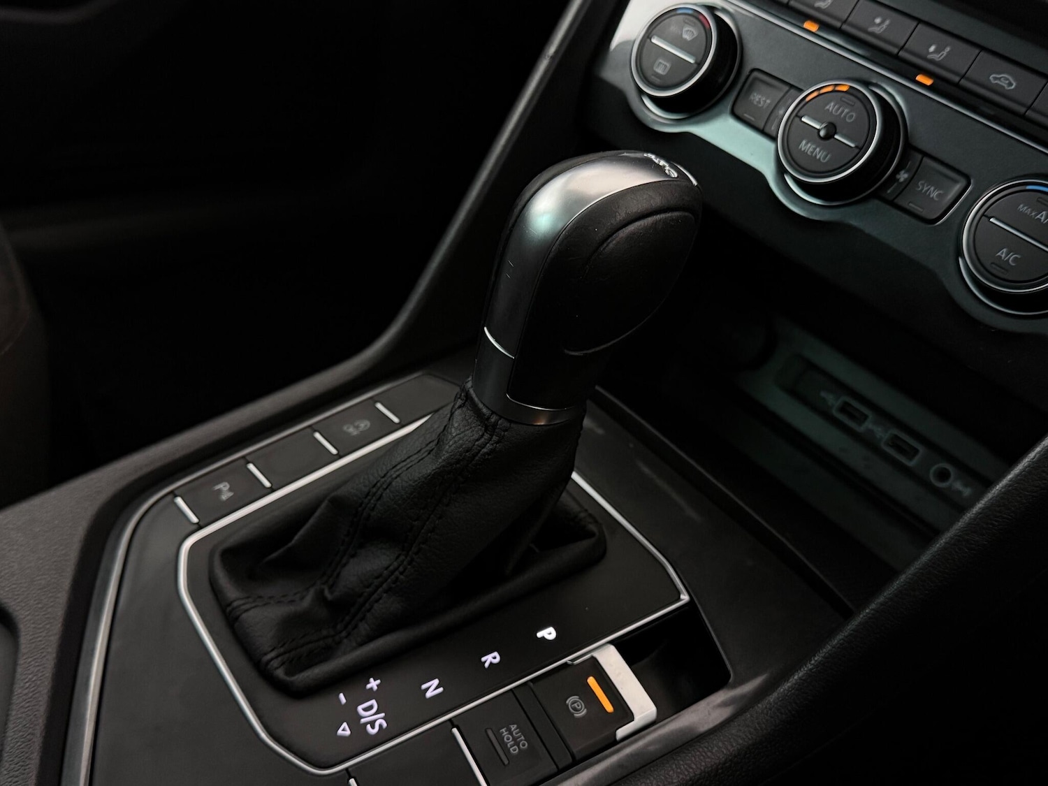 Used Volkswagen Tiguan 2018 for sale - 77247102: Photo 31