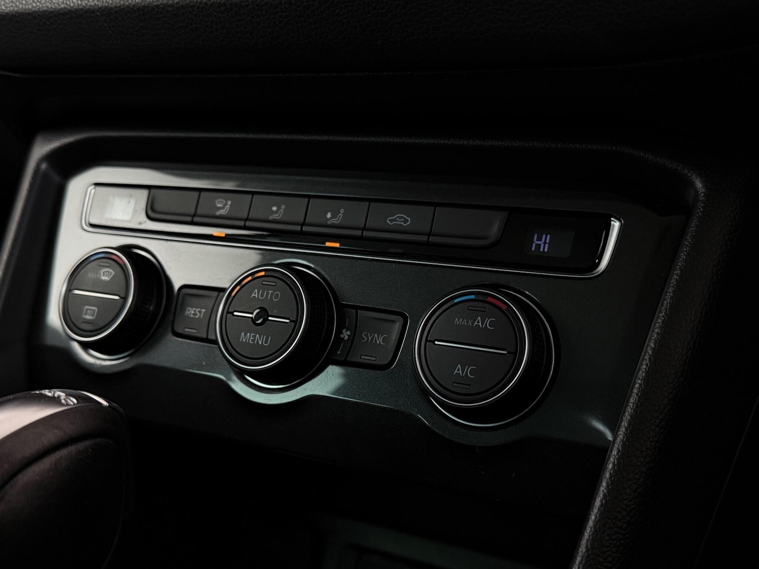 Used Volkswagen Tiguan 2018 for sale - 77247102: Photo 32