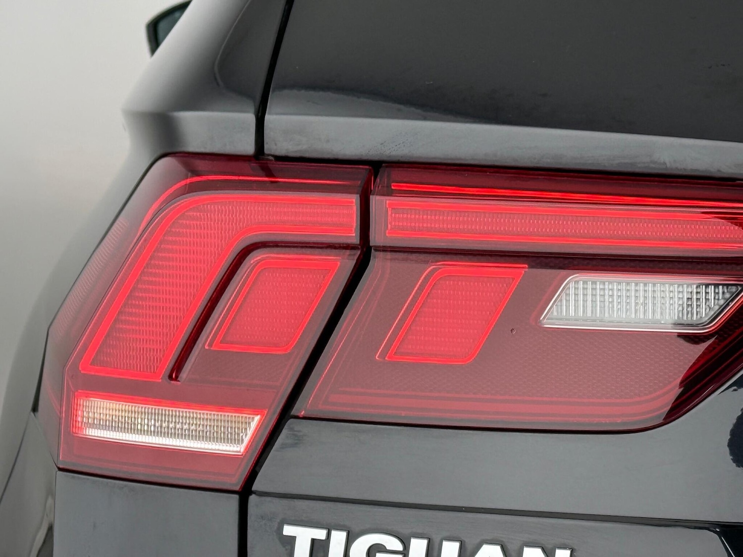 Used Volkswagen Tiguan 2018 for sale - 77247102: Photo 8