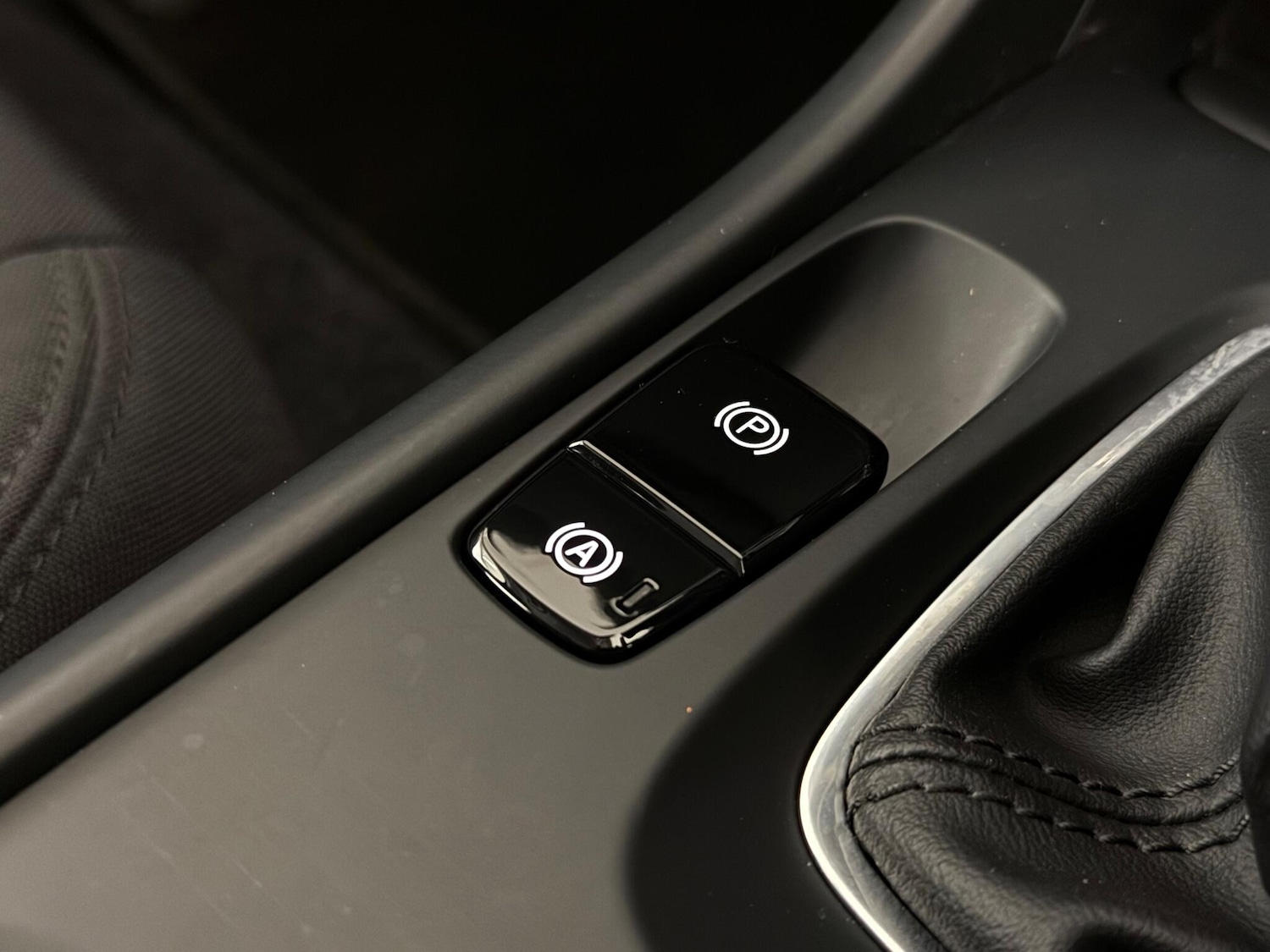 Used Volvo XC40 2020 for sale - 77259837: Photo 32