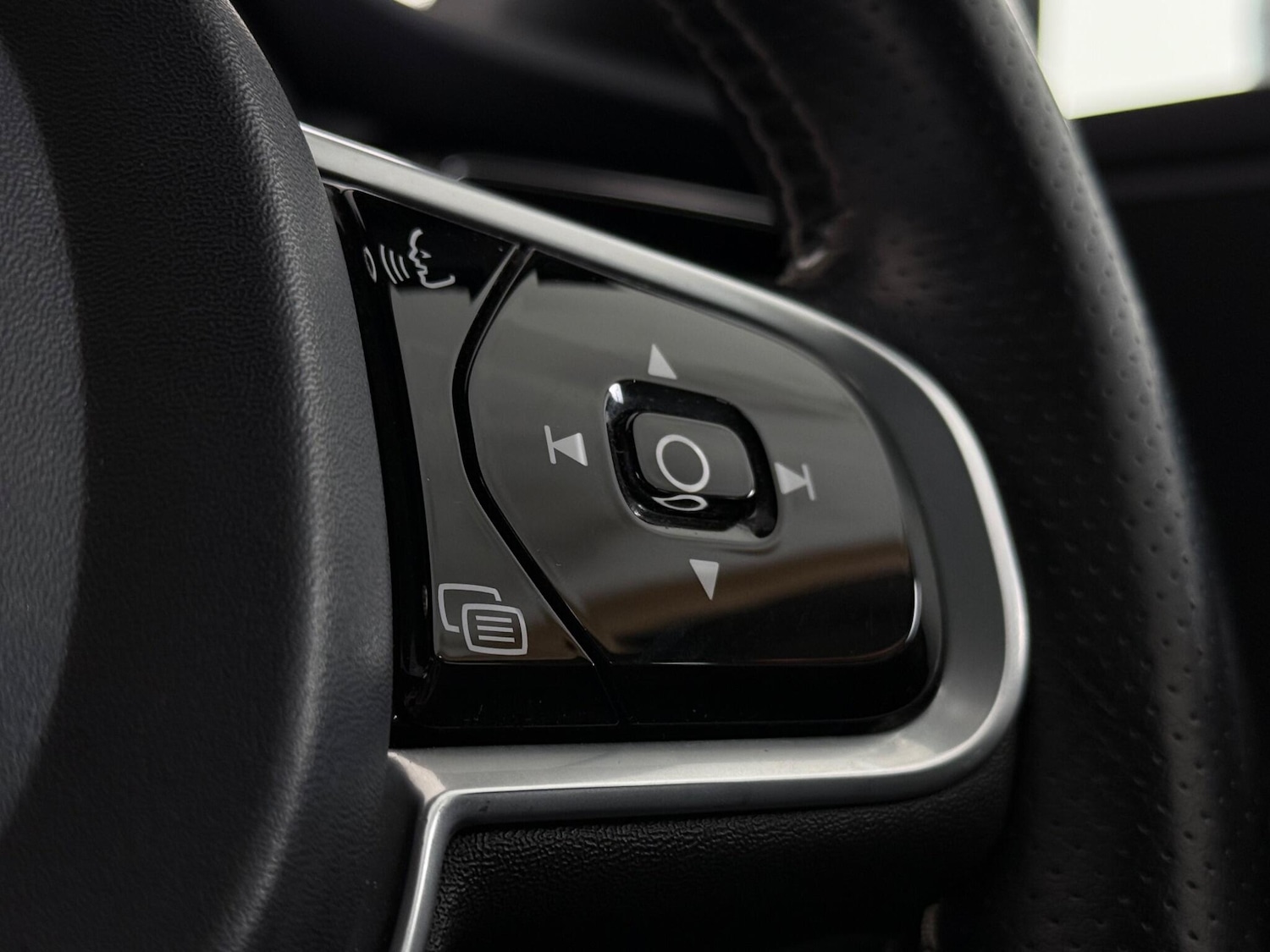 Used Volvo XC60 2018 for sale - 77974336: Photo 22