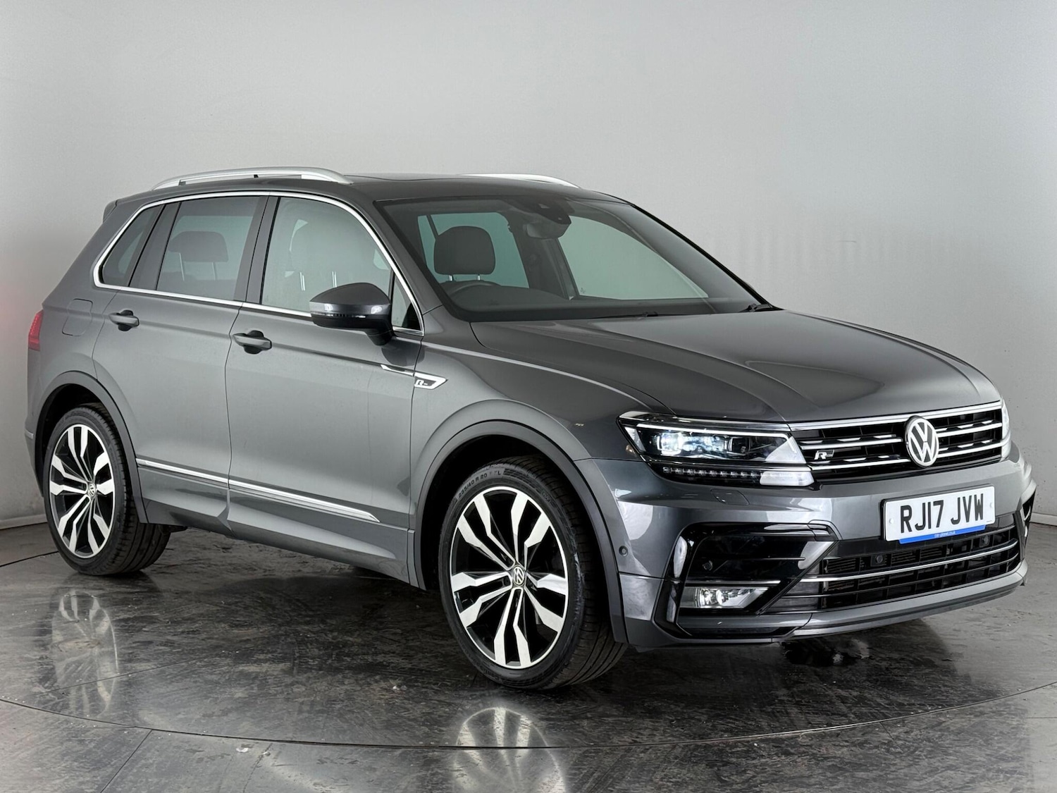 Used Volkswagen Tiguan 2017 for sale - 76467255: Photo 1
