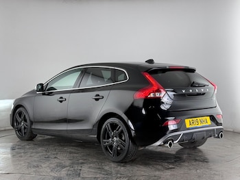 Used Volvo V40 2019 for sale - 77280053: Photo