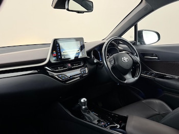 Used Toyota C-HR 2017 for sale - 78959421: Photo