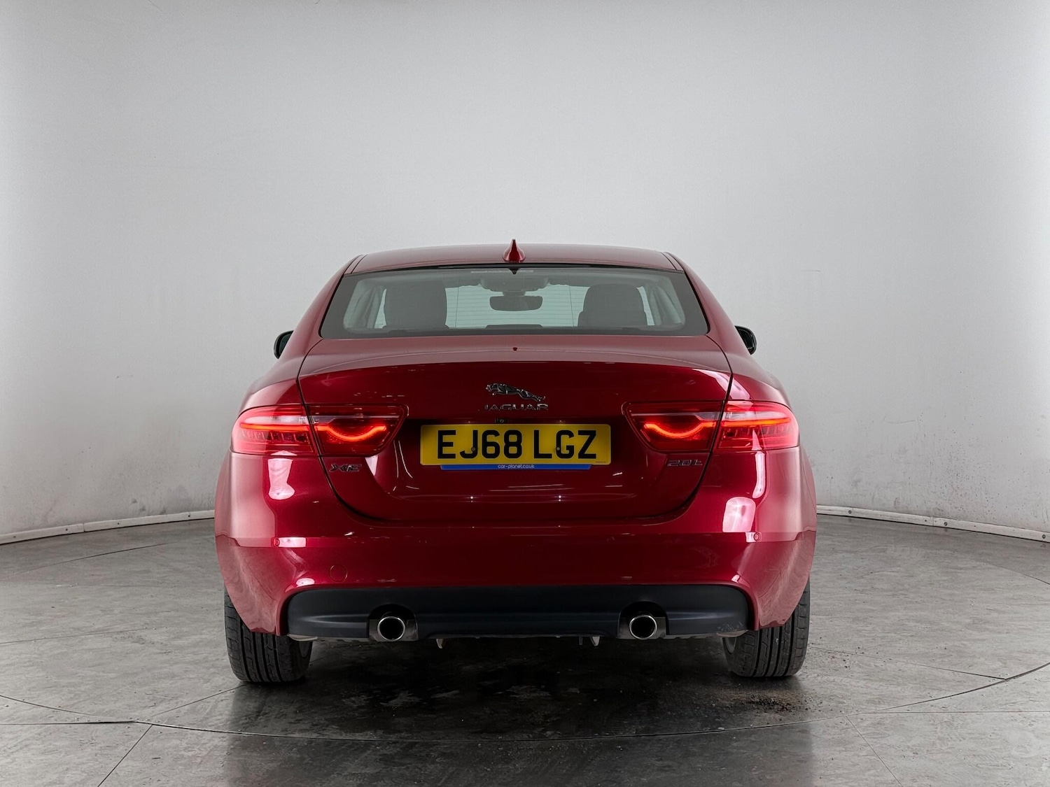 Used Jaguar XE 2018 for sale - 77246387: Photo 4