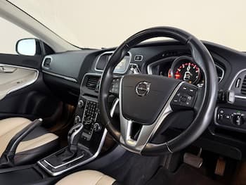 Used Volvo V40 Cross Country 2017 for sale - 79840473: Photo