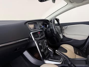 Used Volvo V40 Cross Country 2017 for sale - 79840473: Photo