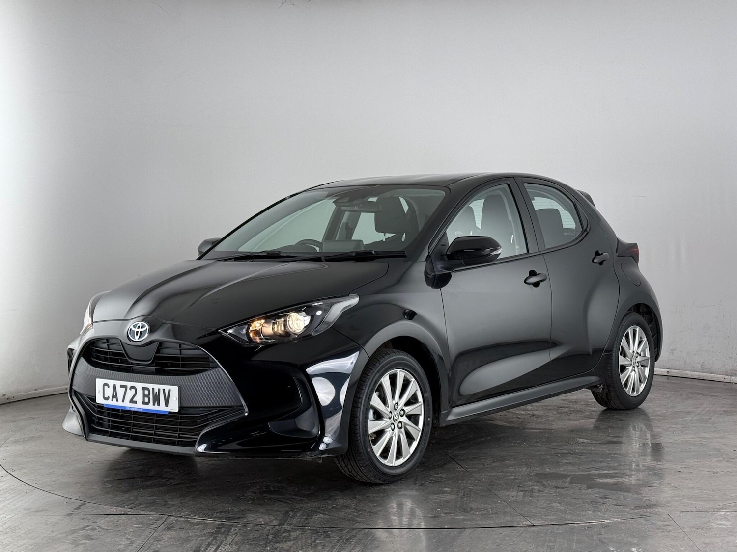 Used Toyota Yaris 2022 for sale - 77684425: Photo 2