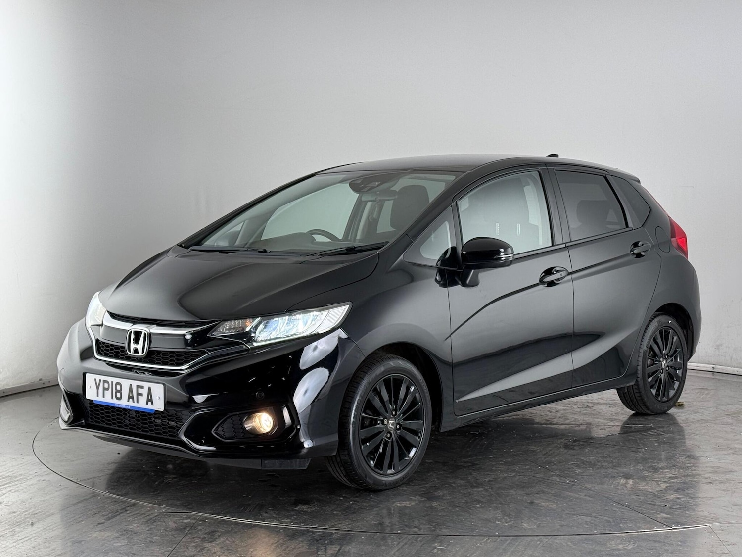 Used Honda Jazz 2018 for sale - 77242987: Photo 2