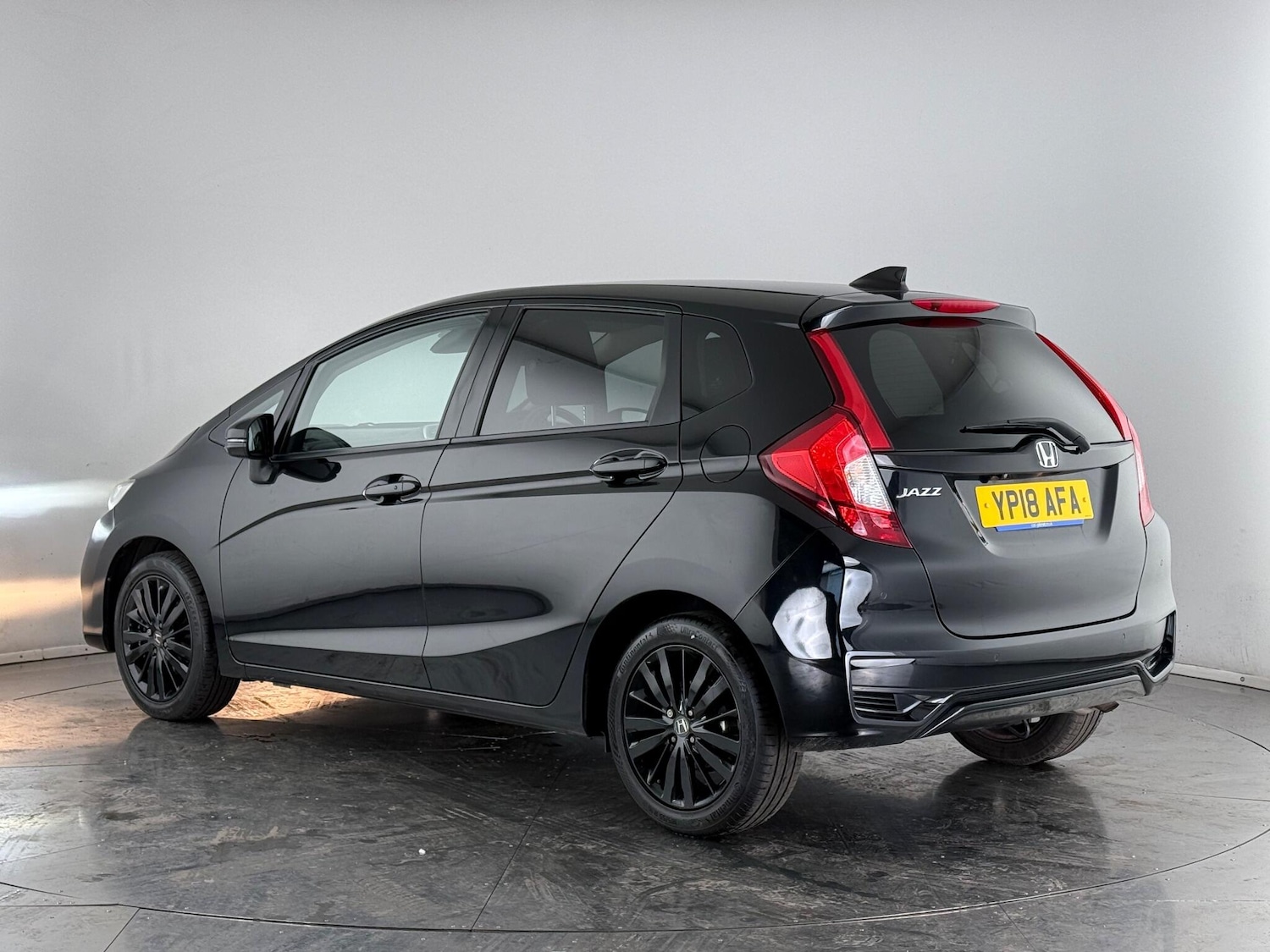 Used Honda Jazz 2018 for sale - 77242987: Photo 3