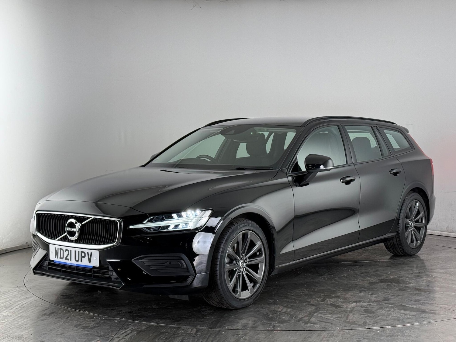 Used Volvo V60 2021 for sale - 77182472: Photo 2