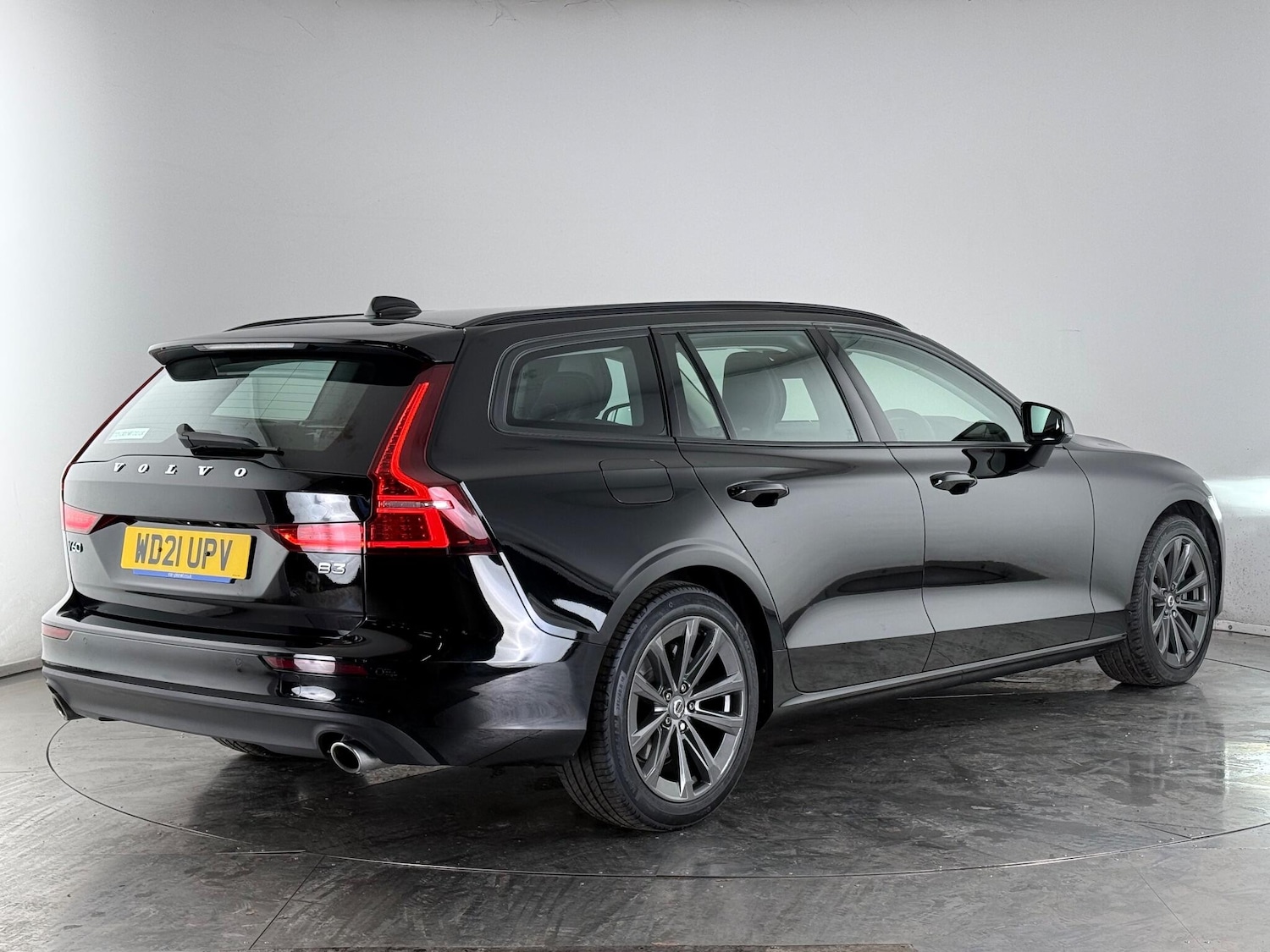 Used Volvo V60 2021 for sale - 77182472: Photo 3