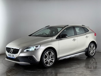 Used Volvo V40 Cross Country 2019 for sale - 75597180: Photo