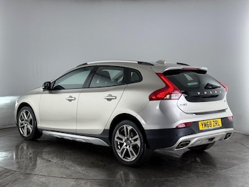 Used Volvo V40 Cross Country 2019 for sale - 75597180: Photo