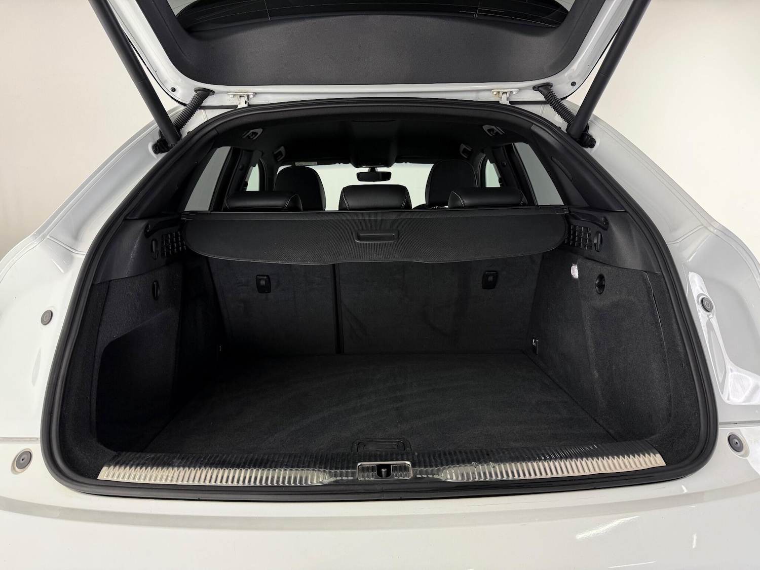 Used Audi Q3 2018 for sale - 77216904: Photo 9