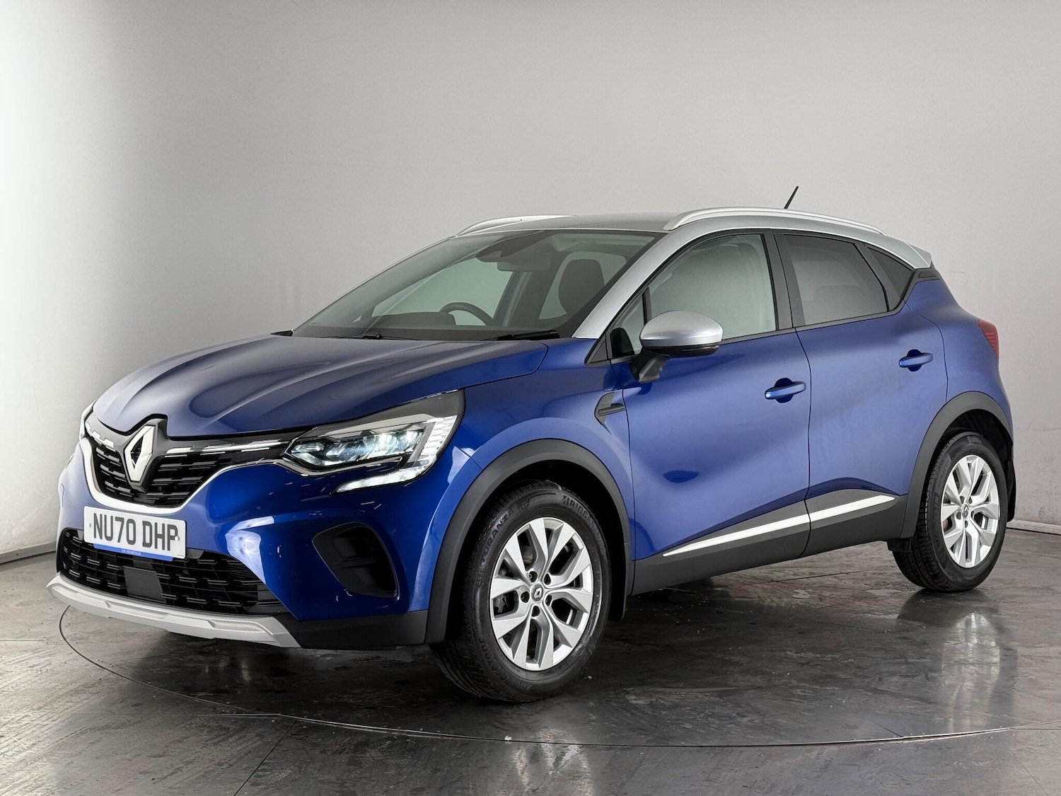 Used Renault Captur 2021 for sale - 77260564: Photo 2