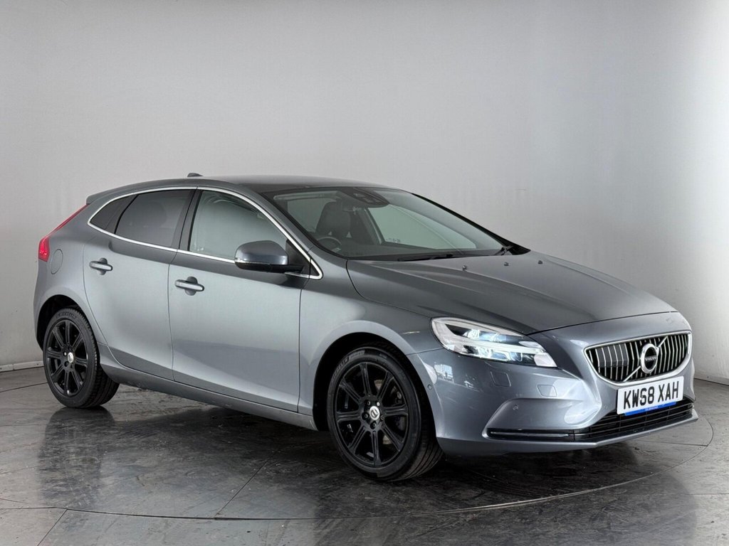 Used Volvo V40 2019 for sale - 76105709: Photo 1