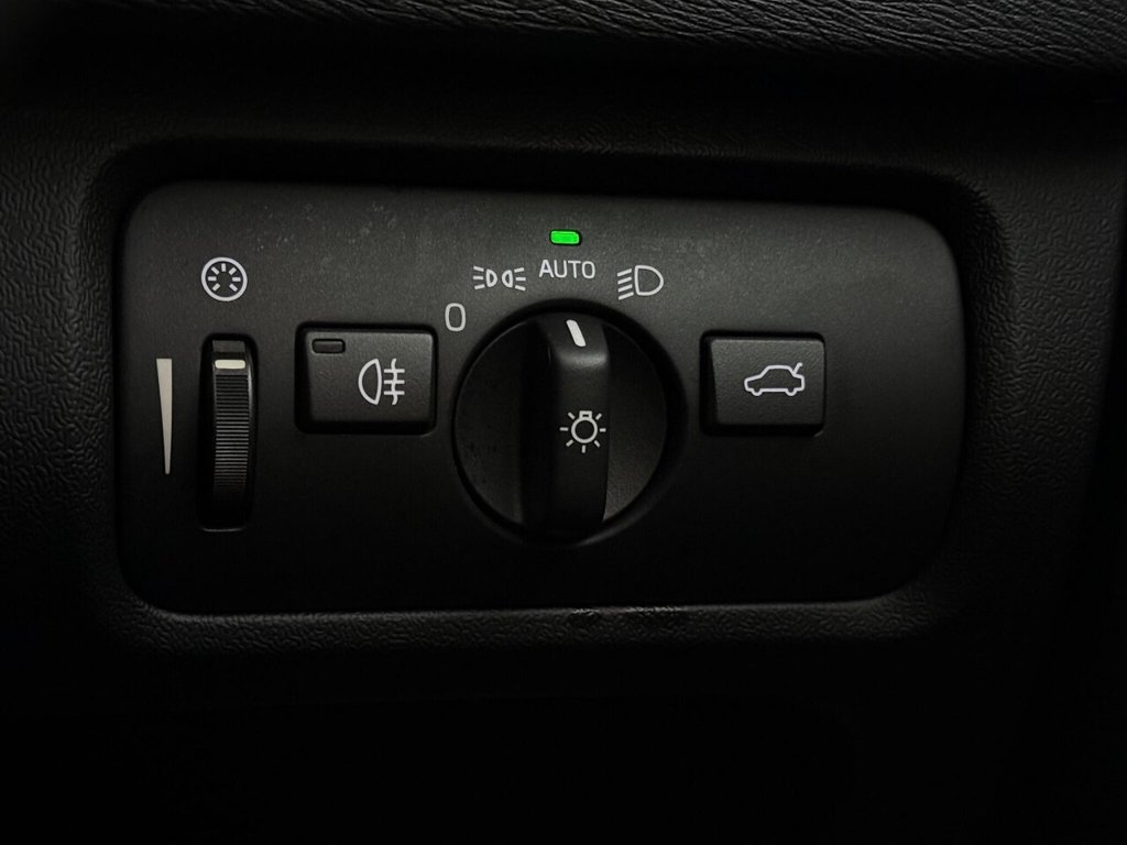 Used Volvo V40 2019 for sale - 76105709: Photo 40