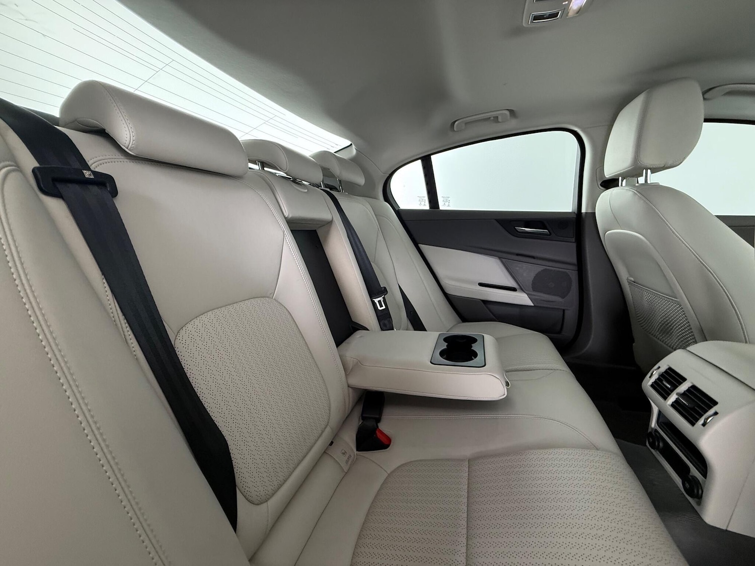 Used Jaguar XE 2019 for sale - 77217123: Photo 15