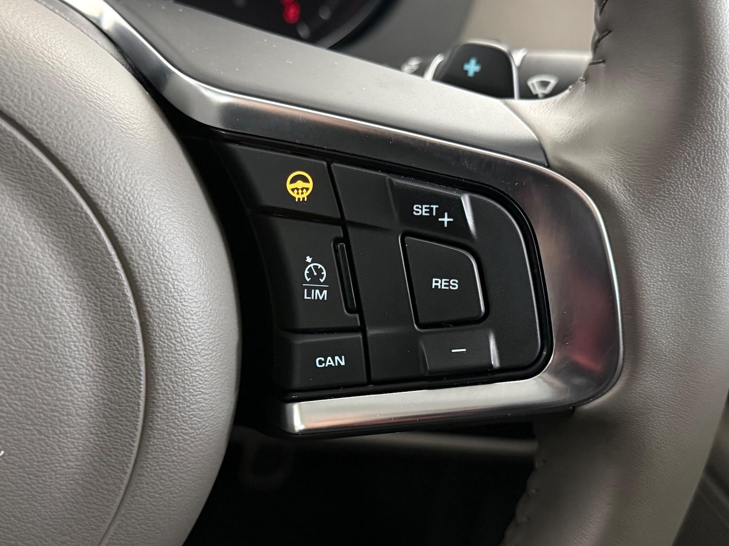 Used Jaguar XE 2019 for sale - 77217123: Photo 20