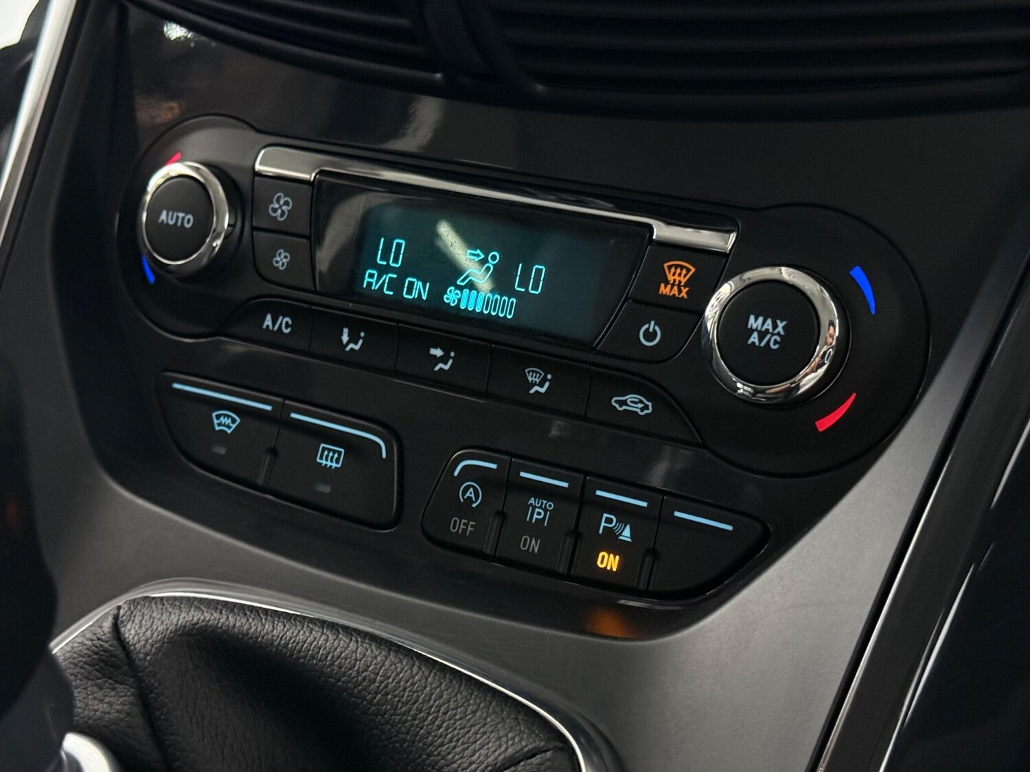 Used Ford Kuga 2016 for sale - 77259618: Photo 32