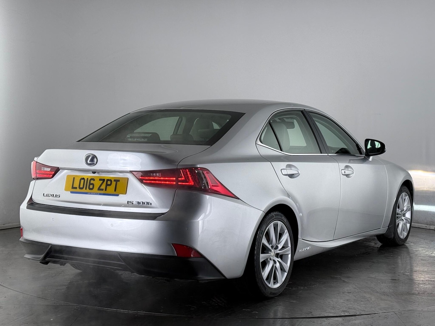 Used Lexus IS 2016 for sale - 77222128: Photo 6