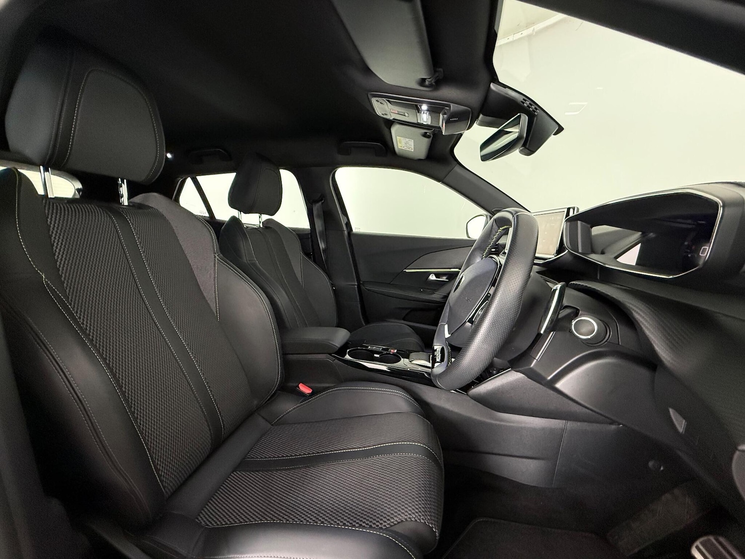 Used Peugeot 2008 2023 for sale - 77182603: Photo 12