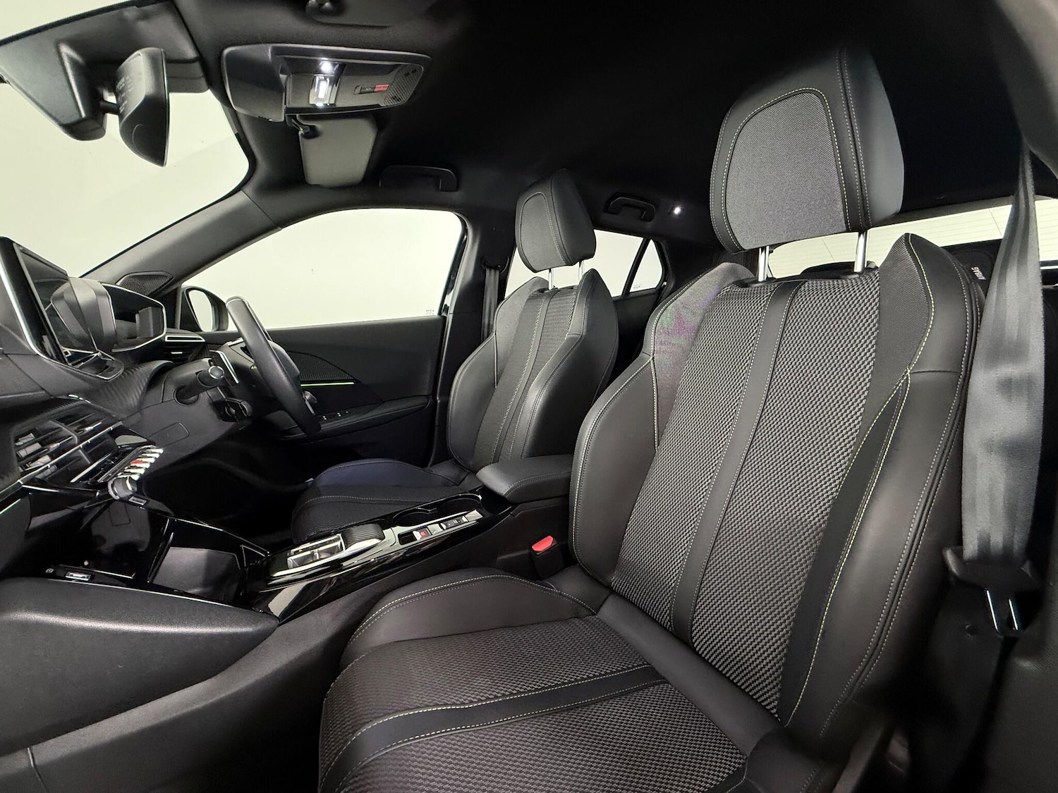 Used Peugeot 2008 2023 for sale - 77182603: Photo 14