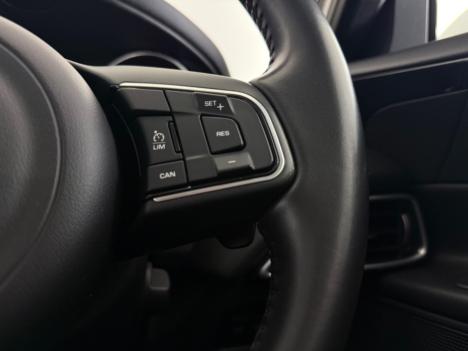 Used Jaguar XE 2019 for sale - 77182491: Photo 17