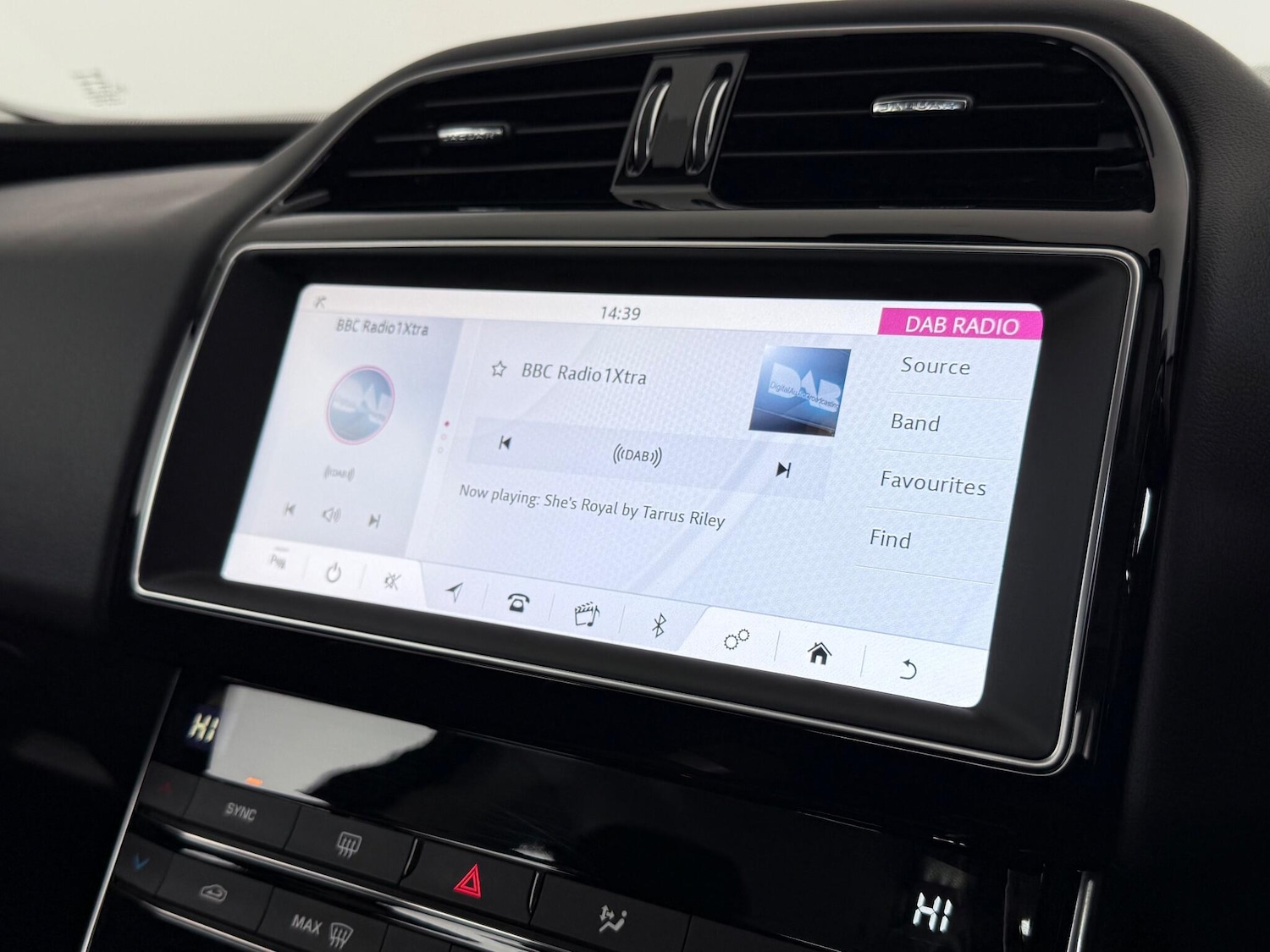 Used Jaguar XE 2019 for sale - 77182491: Photo 24