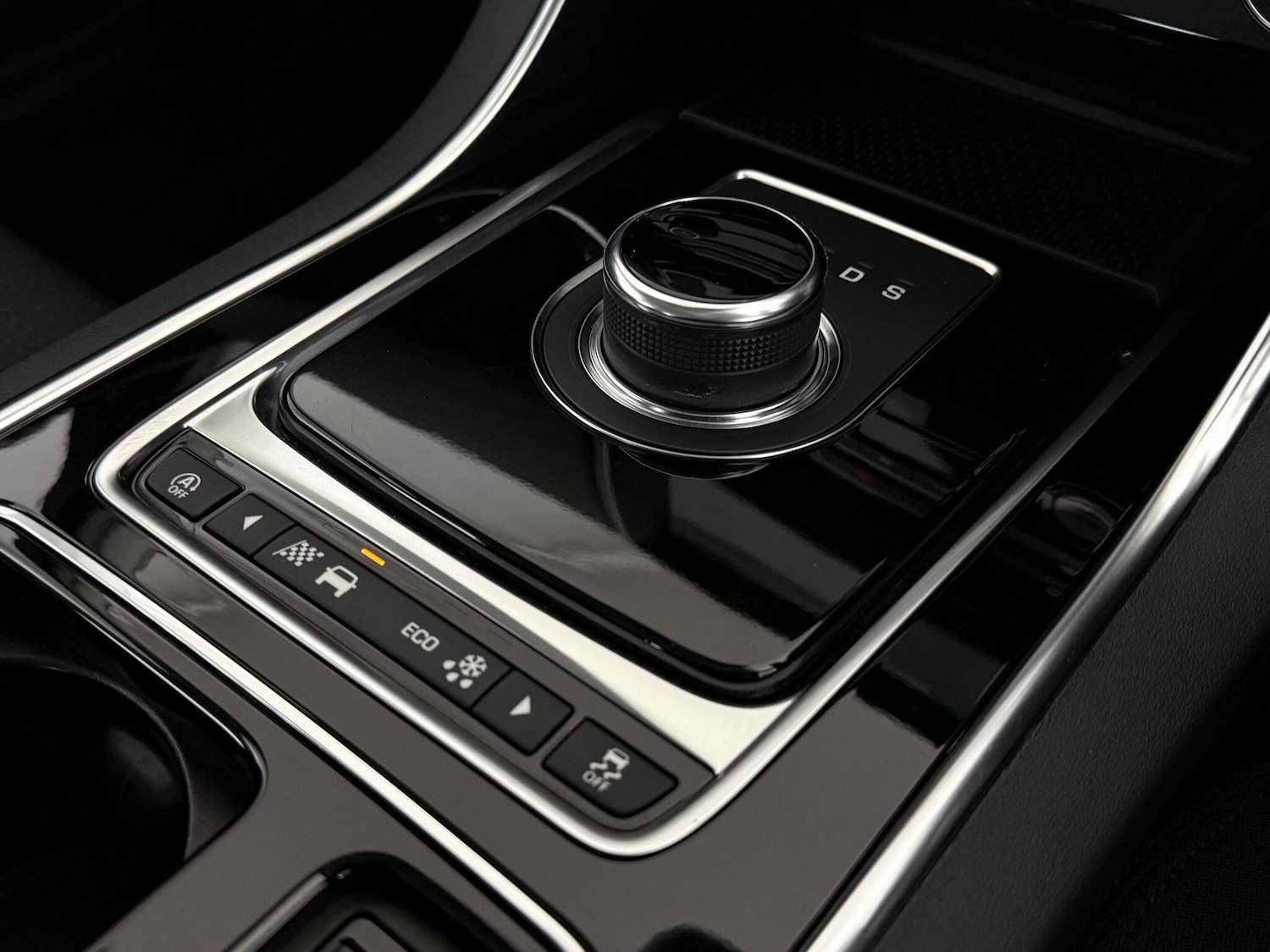 Used Jaguar XE 2019 for sale - 77182491: Photo 29