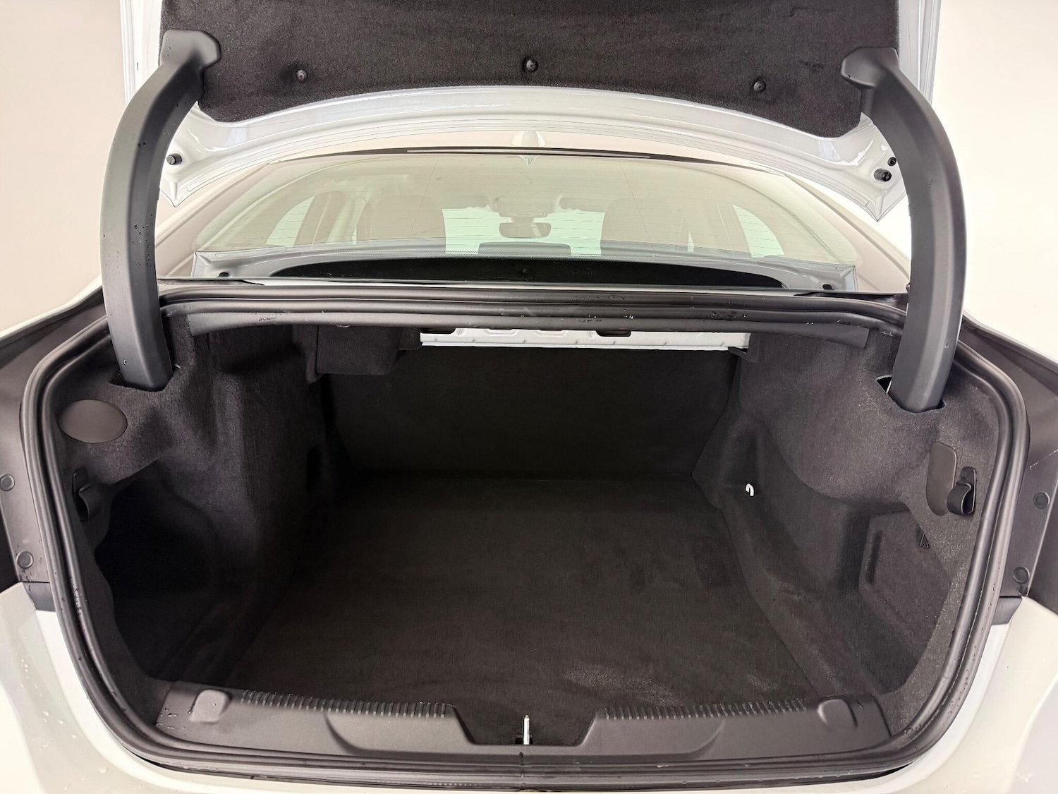 Used Jaguar XE 2019 for sale - 77182491: Photo 9