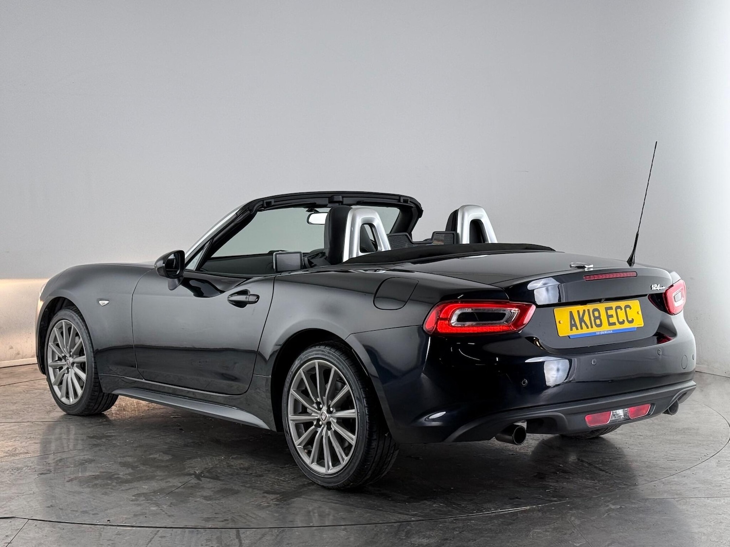 Used Fiat 124 Spider 2018 for sale - 77246278: Photo 4