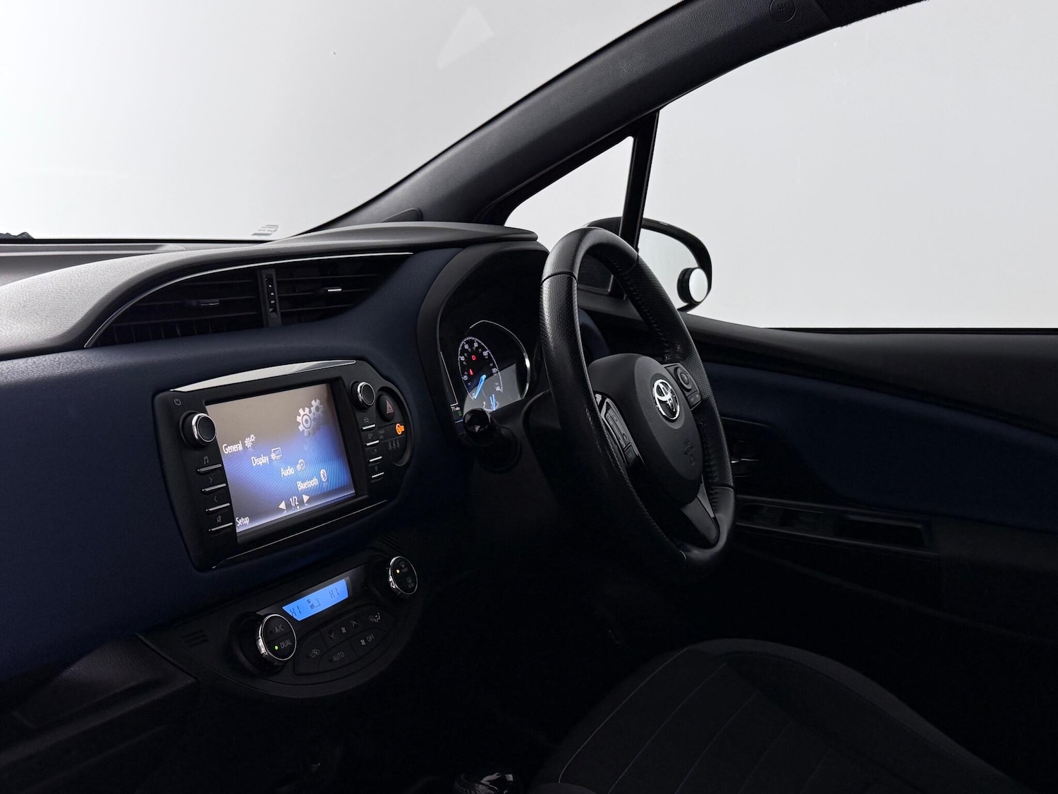 Used Toyota Yaris 2018 for sale - 77247068: Photo 12