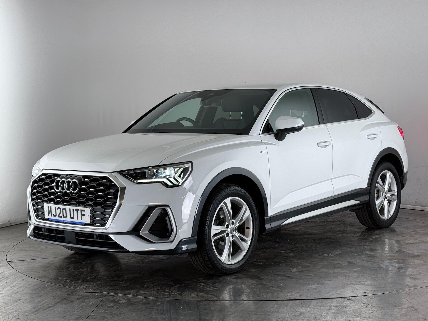 Used Audi Q3 2020 for sale - 77246358: Photo 3