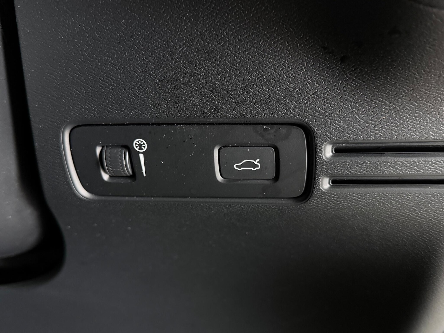 Used Volvo XC40 2021 for sale - 77222158: Photo 33