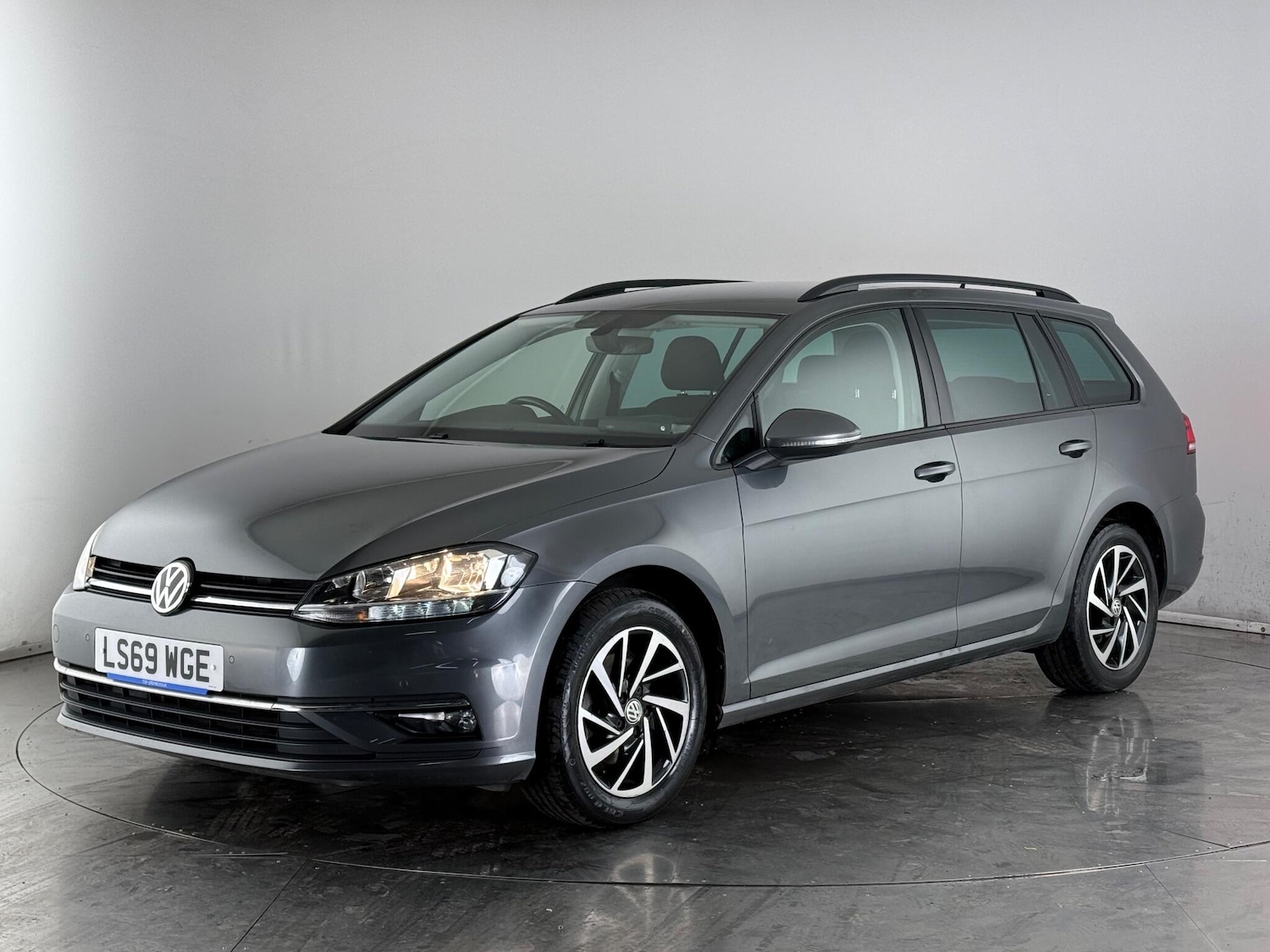 Used Volkswagen Golf 2019 for sale - 77221677: Photo 2